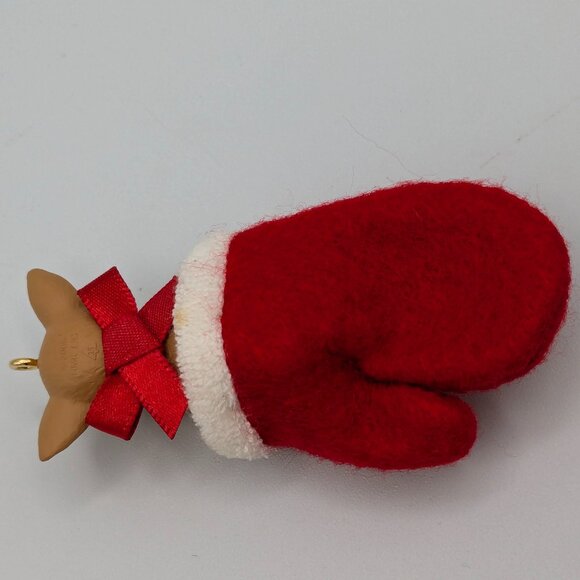 Hallmark Keepsake Puppy Love Christmas Tree Ornament 2006, 16th in Series - Picture 7 of 10